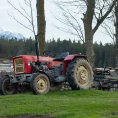 Jaki olej do silnika C-330? Odkryj najlepsze opcje dla Twojego traktora