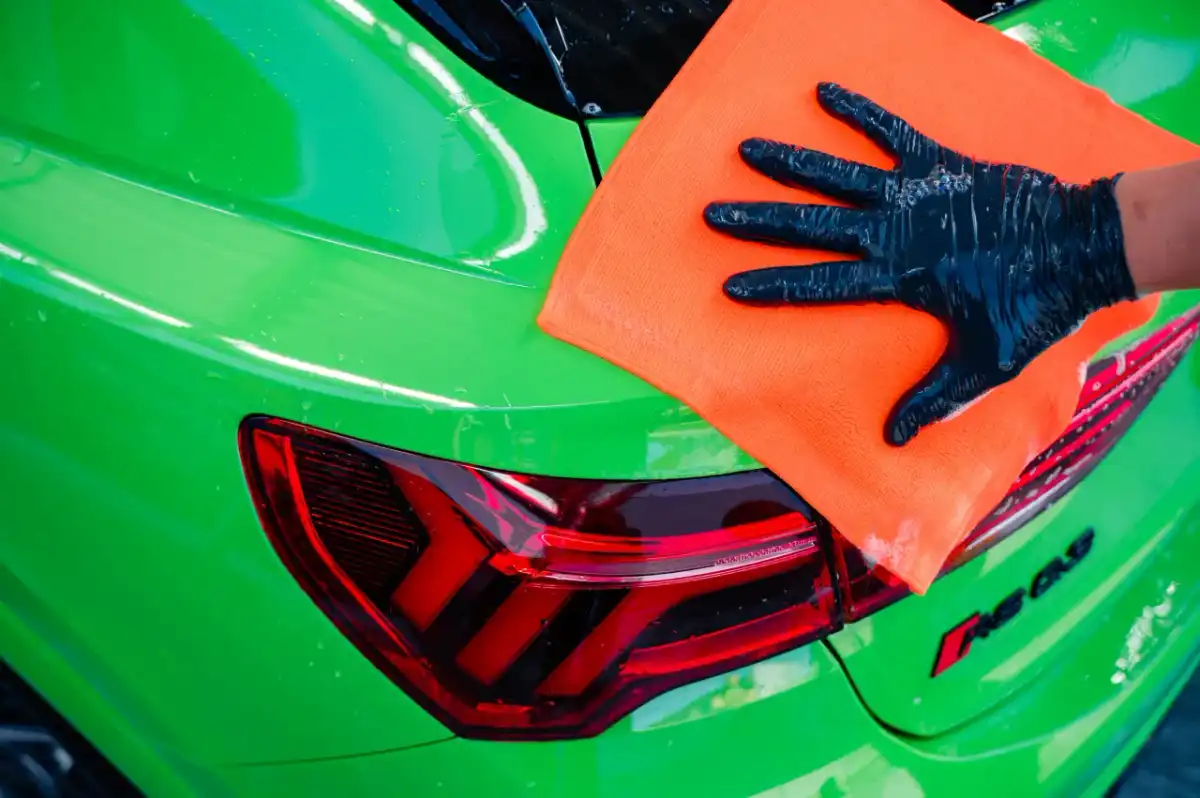 Dekontaminacja lakieru - jak zrobić ją bezpiecznie?