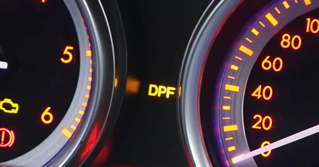 Jak wygląda kontrolka DPF i co oznacza jej zapalenie w samochodzie
